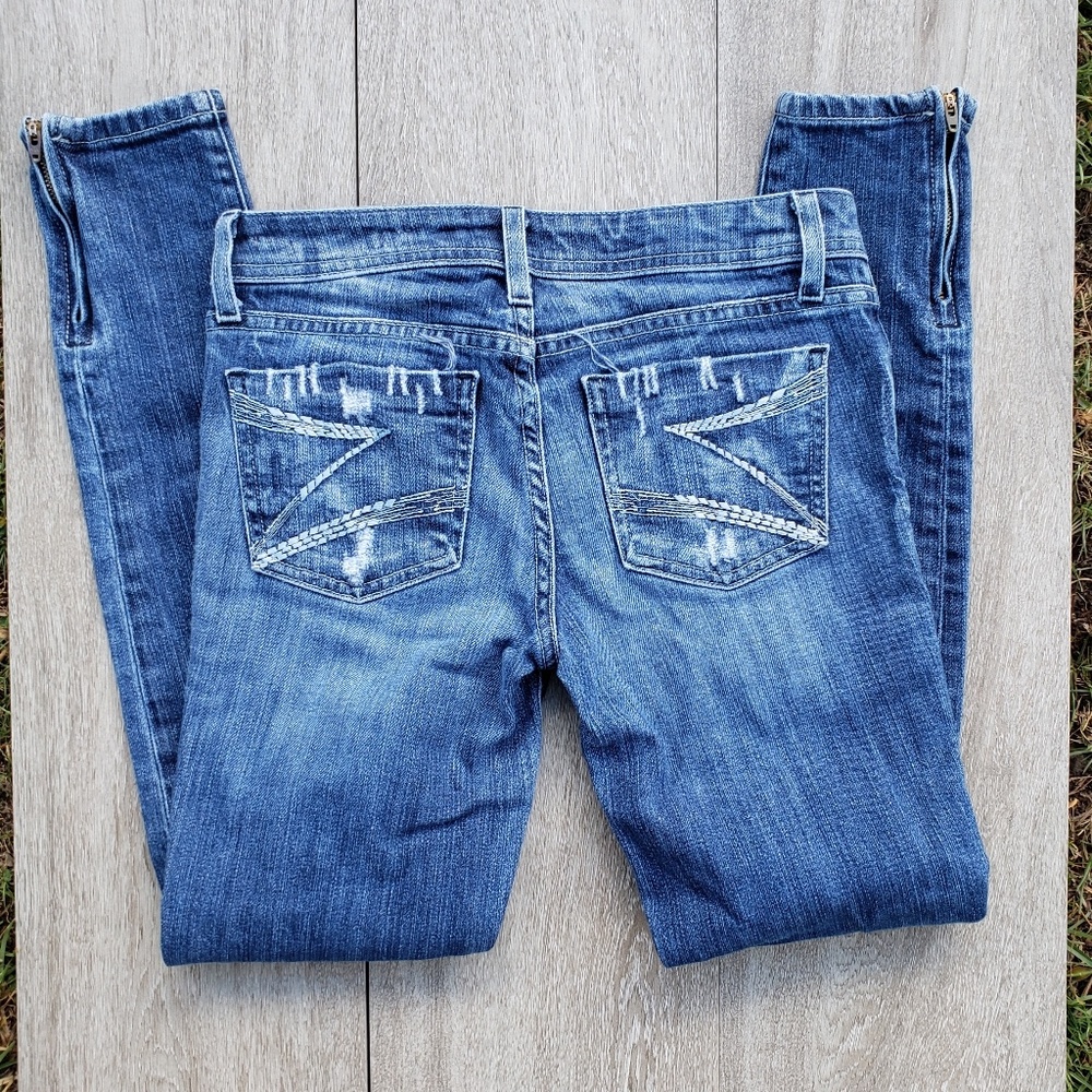 Dylan George Lucy jean sz 25